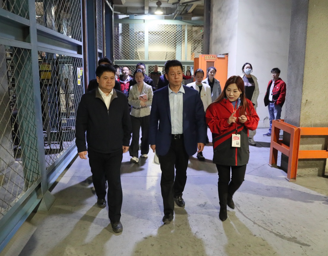 經(jīng)開區(qū)工委副書記、組織人事部部長于淼一行蒞臨美巢參觀督導(dǎo)